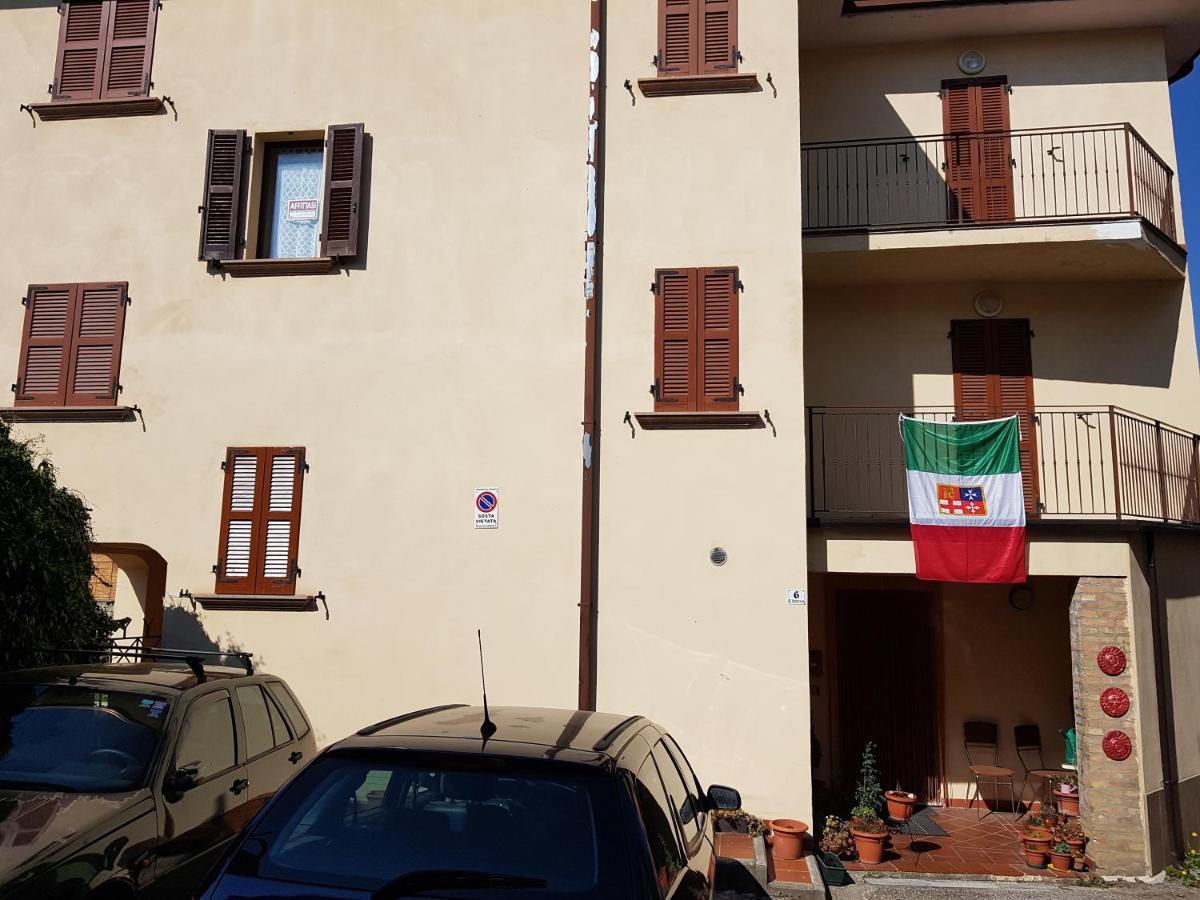 Mille papaveri rossi Casa di Angela Serravalle di Chienti Esterno foto