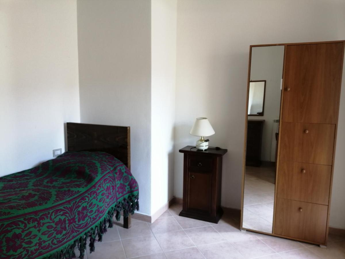 Mille papaveri rossi Casa di Angela Serravalle di Chienti Esterno foto